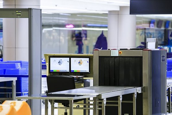 Kundenbeispiel: Der Flughagen Newark macht Reisen mit RAIN RFID Feature Image angenehmer