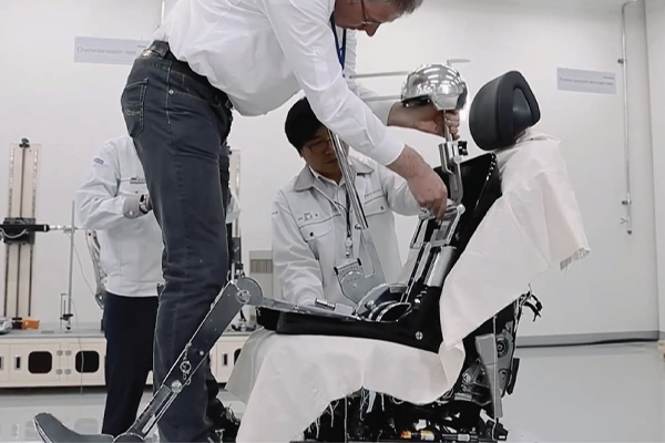 faurecia-factory-seat-assembly