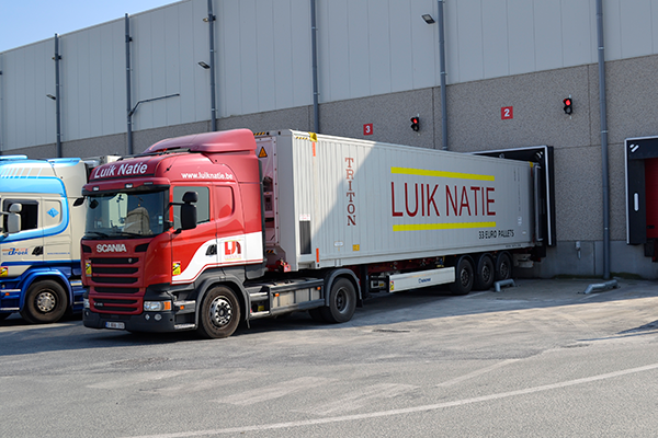 Luik-natie-truck-dock-door