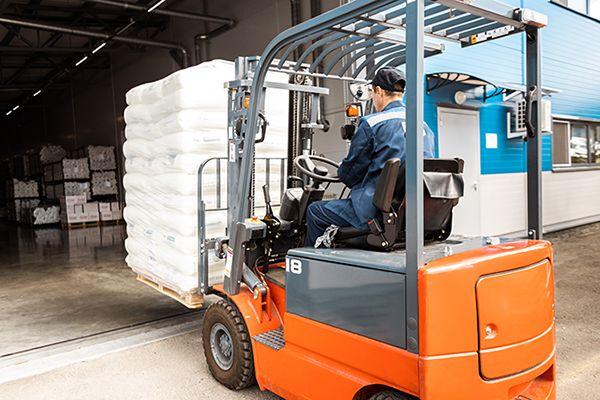 forklift-in-warehouse