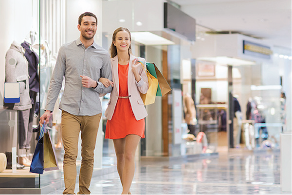 Two-people-in-a-mall