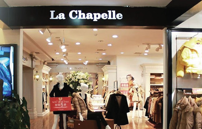 The image displays the storefront of La Chapelle, a fashionable clothing retail shop.