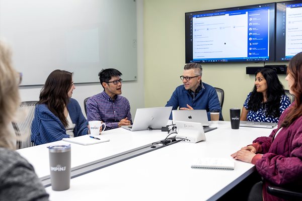 office-workers-collaborating