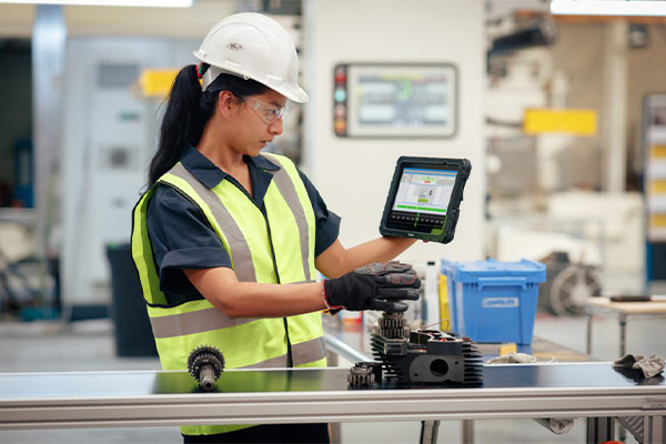 worker-using-rfid